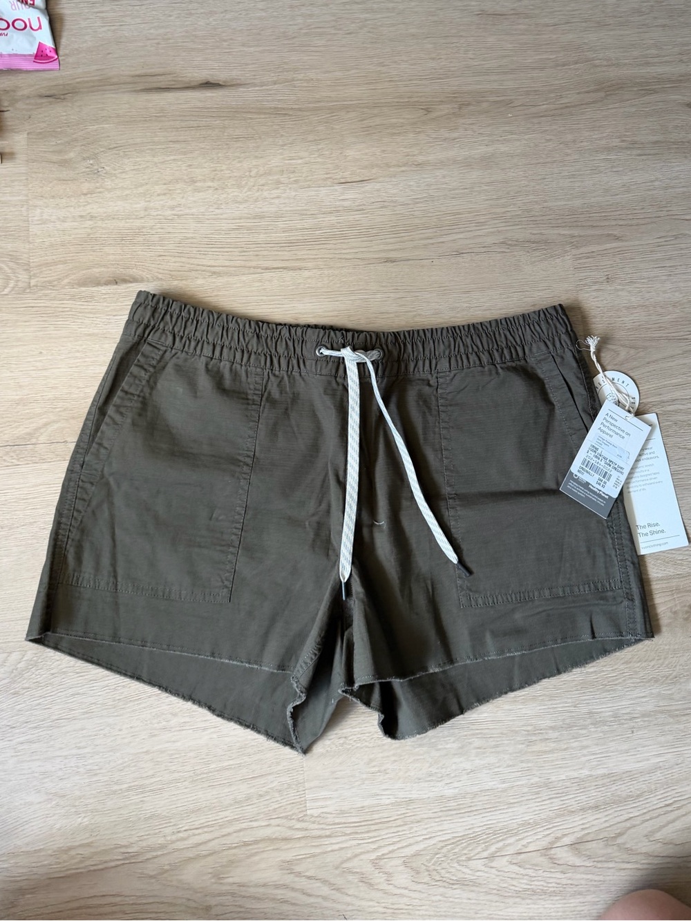NWT vuori vintage ripstop shorts